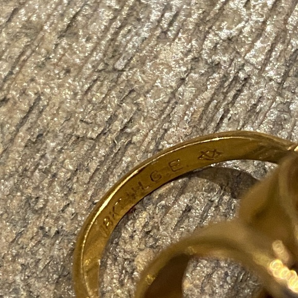 18K heavy electroplate yellow gold ring with ruby red color stone crystal - Picture 14 of 16